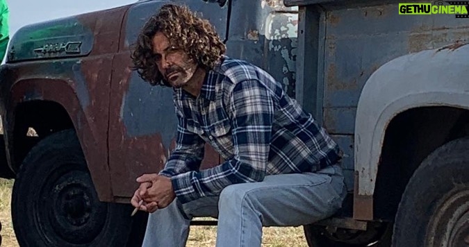 Mariano Martínez Instagram - Feliz día del actor 🎭 . Acá haciendo lo que mas me apasiona. #humobajoelagua 🙏🏻❤️⚡️