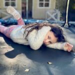 Mariano Martínez Instagram - Mi amor feliz de verte crecer y usar la imaginación para crear juegos,historias,cuentos sin fin. Amor infinito a tu inocencia,frescura,amor eterno por el simple y preciado juego con la imaginación. Acá estaré firme para ser lo que vos desees sin tiempo ni espacio. En vísperas de tu cumpleaños número 4 se me desprenden unos lagrimones de felicidad de poder jugar ,compartir con vos. Te amo.Gracias dios. 🙏🏻❤️🥰 Pd : su cumpleaños es el 25 de junio. Gracias 🙏🏻🥰
