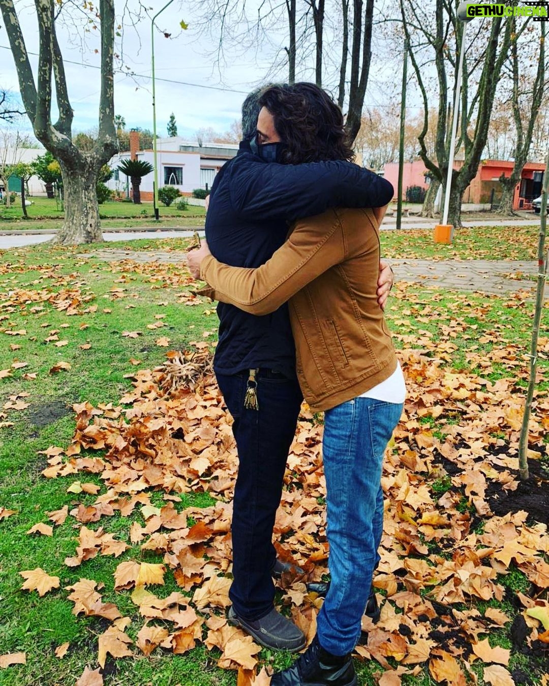 Mariano Martínez Instagram - Un honor haber plantado un árbol en la plaza malvinas argentinas de saladillo . En memoria de los 649 caídos en Malvinas. Idea de @feurland ex combatiente y héroe nacional. Gracias ! Viva la patria !🙏🏻⚡️❤️ 🇦🇷
