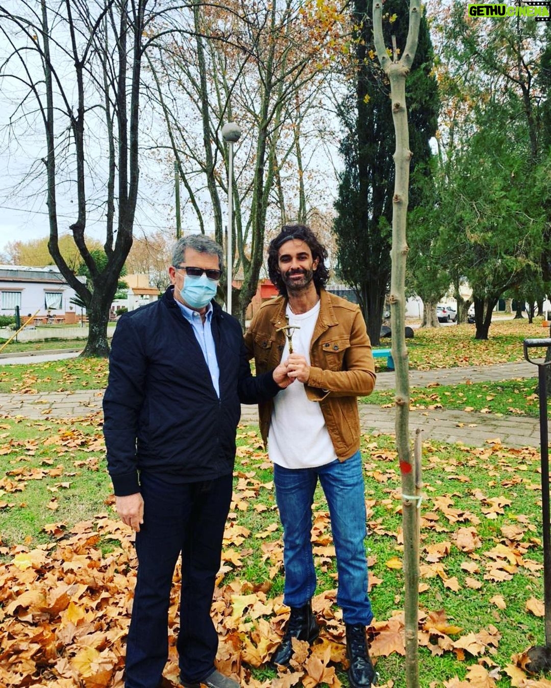 Mariano Martínez Instagram - Un honor haber plantado un árbol en la plaza malvinas argentinas de saladillo . En memoria de los 649 caídos en Malvinas. Idea de @feurland ex combatiente y héroe nacional. Gracias ! Viva la patria !🙏🏻⚡️❤️ 🇦🇷