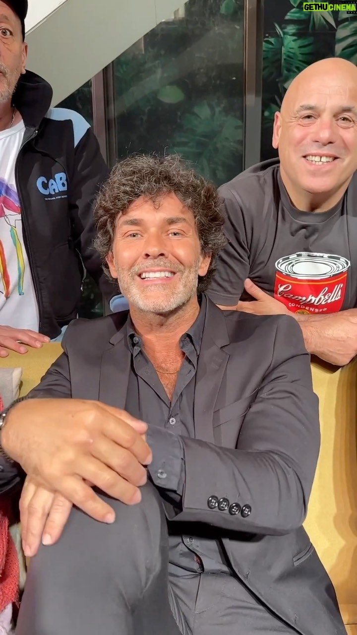 Mariano Martínez Instagram - CONFIRMADÍSIMO: En 2024, hay @tomdickyharryok Este fin de semana llegamos a los primeros 70.000 espectadores y lo festejamos confirmando que terminamos la primera temporada el 9 de diciembre pero el 3 de enero volvemos con todo. ¡Gracias por acompañarnos en esta obra que nos hace muy felices ! ❤️ Sin ustedes del otro lado, el teatro sería imposible. Nos vemos en el Multiteatro Comafi.