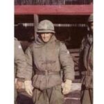 Mariano Martínez Instagram - Carlos Tomas Oliver en primera persona a 38 años de la Malvinas: "La primer foto es el 2 de abril , a las 9 de la mañana . Compañía ingenieros 9 de la tercera sección. La segunda foto en bahía Fox el 3 de el 4 de abril donde armamos campo minados , para que no puedan desembarcar las tropas enemigas. Es muy difícil sobrellevar semejante peso,de toda la historia . La indiferencia es el mayor dolor para un veterano . Yo canalizando todo ese dolor con deporte,trabajo y la ayuda de mi familia.” Yo a @carlostomasoliver lo conocí él año pasado en Plata unión. El y su familia viven ahí ,la tercera y ultima foto estamos los dos , ya para ese momento amigos. Charlamos de todo y entre todo lo que hablamos también lo hicimos sobre las Malvinas. Se me pone la piel de gallina pensando todo lo que me contó. Creo como dijo tomas,lo peor es la indiferencia,ellos dieron la vida por el país y por nosotros. Jamás nos tenemos que olvidar de esto. 🇦🇷 ❤️⚡️