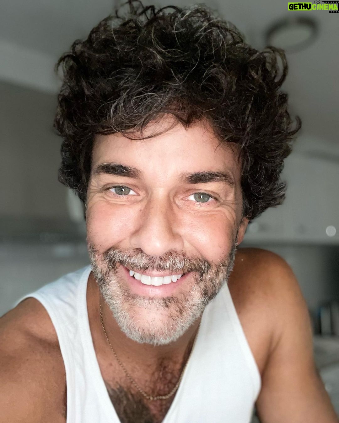 Mariano Martínez Instagram - "No importa lo lento que vayas,siempre y cuando no te detengas.” Que tengan buena semana 💪🏻💪🏻💪🏻❤️