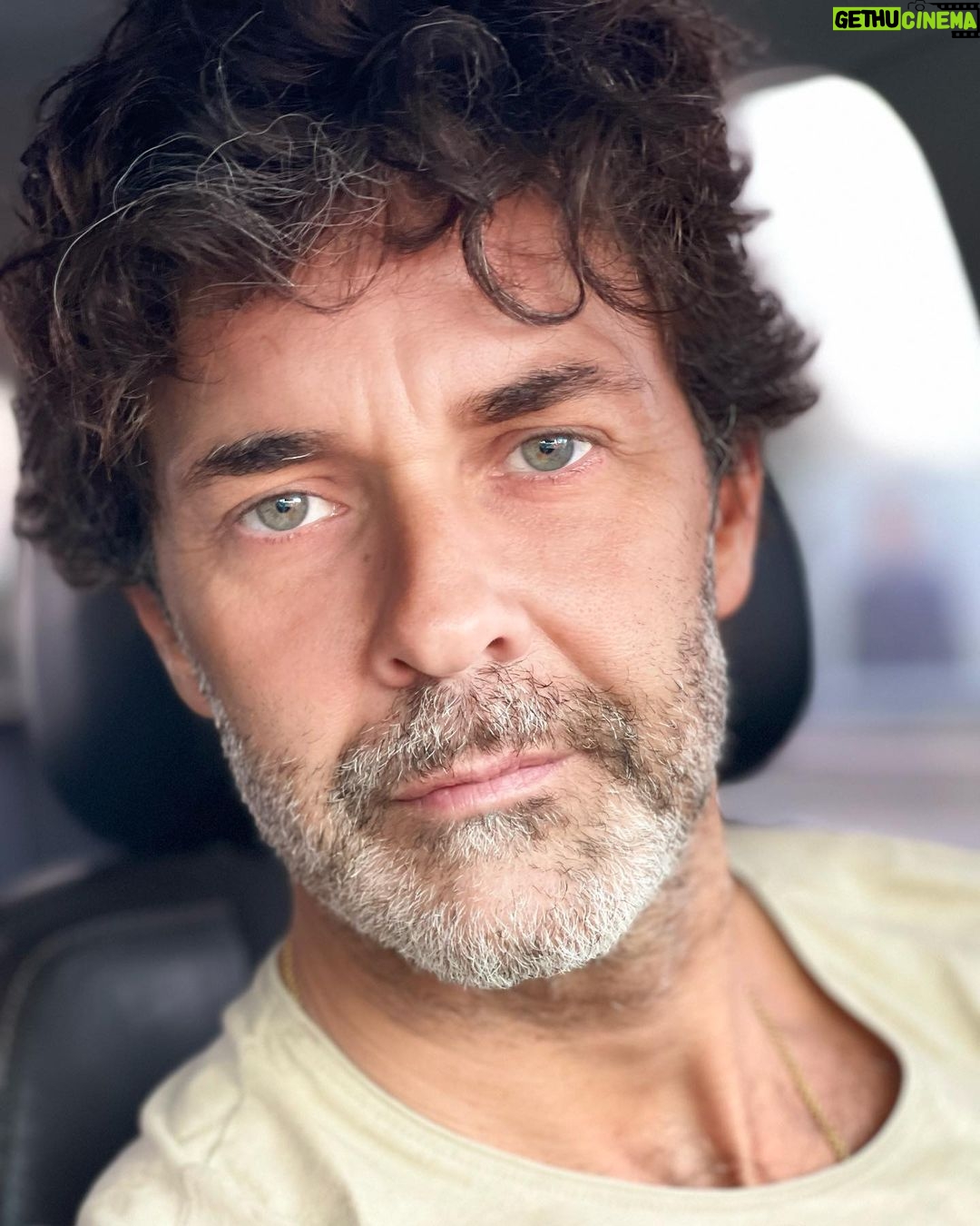 Mariano Martínez Instagram - "La vida es frágil vívela mientras puedas.” Al teatro con todas las ganas para la doble función 💪🏻❤️🔥🎭