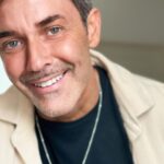 Mariano Martínez Instagram - "Siempre es hoy.” Por eso hay que disfrutar cada momento,pase lo que pase mantenerse avanzando. Con tropiezos, cachetazos, caídas ,pero siempre avanzando,disfrutando agradecidos de estar vivos. Así me parece que es la vida. Buen finde para todos ! 💪🏻❤️‍🔥😁