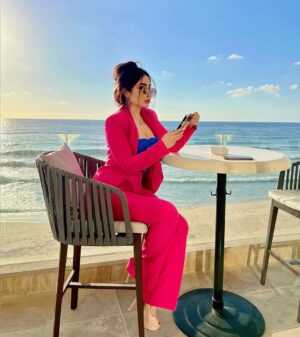 Marina Alobaidi Instagram - …
مُختلفــــه بِلا إنصاف ؛ حتى لِـ عادِيتها اختلاف .. 👑✨
.
.
.
#مارينا_العبيدي #ملكة_جمال_العرب #missarabworld2021 #luxury #luxurylifestyle #fashion #explore