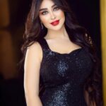 Marina Alobaidi Instagram - By : @saman_aljaaf ✨✨ الأســــود يختار سادته يا ساده … 👑🖤 . شكو بعد عبارات عن اناقة الاسود اكتبولي … . . #مارينا_العبيدي #ملكة_جمال_العرب #missarabworld2021 #missarabworld #luxury #luxurylifestyle #black #fyp