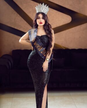 Marina Alobaidi Instagram - Taken by : @saman_aljaaf 

أمرأه مثلي غير قابله لِـ السرد بنص او قَصيِده 

أنــــا أبلغ من اللغه وأعمق من الاختِصَار … 👑〽️✨
.
مشتاقتلكم 🖤
.
Dress by : @doaaallawiofficial 
@missarabworldofficial 
#مارينا_العبيدي #ملكة_جمال_العرب #missarabworld2021🇮🇶 #luxury #luxurylifestyle #dubai #explore #fyp
