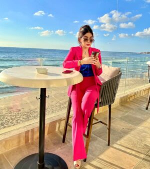 Marina Alobaidi Instagram - …
مُختلفــــه بِلا إنصاف ؛ حتى لِـ عادِيتها اختلاف .. 👑✨
.
.
.
#مارينا_العبيدي #ملكة_جمال_العرب #missarabworld2021 #luxury #luxurylifestyle #fashion #explore