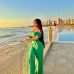 Marina Alobaidi Instagram - Sunset vibes 🌅✨🌴 . . . مساكم 🌅💚 . . #مارينا_العبيدي #ملكة_جمال_العرب #missarabworld2021🇮🇶 #missarabworld #luxury #luxurylifestyle #sunset