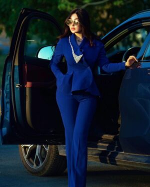 Marina Alobaidi Instagram - ..
من النســاء التي أجعَل كُل مَا يَأتِي بَعدي سَخيفاً … 〽️👑💙
.
.
By 📸 : @ali.mohamed8 
Dress by 🥼 : @siham.alobaidy 
.
#مارينا_العبيدي #ملكة_جمال_العرب #missarabworld2021🇮🇶 #missarabworld #luxury #luxurylifestyle #dubai #fyp