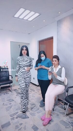 Marina Alobaidi Instagram - واصله وياي للفاذر بنانا 🤬
.
@dr.shahad_aljwariy 😂😂
.
.
.
#مارينا_العبيدي #missarabworld2021🇮🇶 #tiktok #explore #fyp