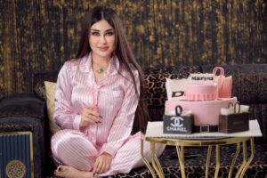 Marina Alobaidi Instagram - ✨24/2 ✨ birthday girl 👑💎

اول سنه بحياتي ما اسوي حفلة عيد ميلاد ؛ كان عندي اهم شي بالحياة ،،، چنــي عقلت يا جماعه .. 😦
Taken by : @saman_aljaaf 
.
شكراً لكل معايده وكلمة حلوه بهاليوم المميز عندي 💓🌸
.
.
#مارينا_العبيدي #ملكة_جمال_العرب birthday #birthdaygirl #missarabworld2021🇮🇶 #luxury #luxurylifestyle #pink #dubai