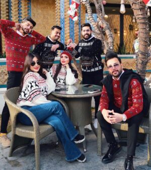 Marina Alobaidi Instagram - كل عام وانتو بألف خير وعافيه وحب متابعينا الحلويييين ♥️ Happy new year 🌲⛄️❄️ @m.u_r @mohamed.adil @aboody_kareem @abbas_shibani @basma_baghdad 
.
.
.
#مارينا_العبيدي #missarabworld2021#christmas #christmastree #happynewyear #iraq #baghdad #friends #explore