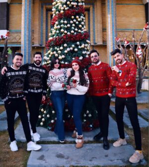 Marina Alobaidi Instagram - كل عام وانتو بألف خير وعافيه وحب متابعينا الحلويييين ♥️ Happy new year 🌲⛄️❄️ @m.u_r @mohamed.adil @aboody_kareem @abbas_shibani @basma_baghdad 
.
.
.
#مارينا_العبيدي #missarabworld2021#christmas #christmastree #happynewyear #iraq #baghdad #friends #explore