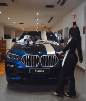 Marina Alobaidi Instagram - 2022 👑بسم الله ماشاء الله 💙 
.
.
حبايبي الغاليين الله يرزقكم اضعاف ما تتمنون لي 💙
.
.
#مارينا_العبيدي #missarabworld2021🇮🇶 #luxury #luxurylifestyle #luxurylife #dubai #bmw