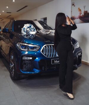 Marina Alobaidi Instagram - 2022 👑بسم الله ماشاء الله 💙 
.
.
حبايبي الغاليين الله يرزقكم اضعاف ما تتمنون لي 💙
.
.
#مارينا_العبيدي #missarabworld2021🇮🇶 #luxury #luxurylifestyle #luxurylife #dubai #bmw
