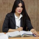 Marina Alobaidi Instagram – كلللللللوووووووووووووش 💃🏻
.
.

بفضل ونعمة من رب العالمين تمت مناقشتي لرسالة الماجستير تخصص ادارة الاعمال ( تأمين ومصارف) 
الله يرزق هالفرحه لكل مجتهد🖤🎓 
وسيتم التقديم لمفاضلة دراسة الدكتوراه بعد معادلة شهادتي اذا الله انطانا عمر 👩🏻‍🎓
.
.
.
#مارينا_العبيدي #istanbul #luxury #iraq #explore #explorepage
