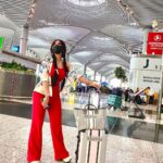 Marina Alobaidi Instagram - مساكم ورد يا حلوين ♥️ شنو اكثر دوله تحبون تسافروله او تتمنون تزوروها ؟ 🛫✈️ . . . My bags are special design from @lilyandbean 💼 #مارينا_العبيدي #airport #istanbul #luxury #luxurylifestyle #luxurygirl