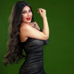 Marina Alobaidi Instagram - ...
يـا هَلي ونَاسي وغَلاي وكحلة عيُوني 
جَمـالِي يلوگلك وَحدَك على عنَـــاد اليكرهُوني 🖤
وان وحده غيري تحلى بناظرك ؛ اليابس والاخضر احرگـه ... 🧨🔥
.
.
By : @saman_aljaaf .
.
#مارينا_العبيدي #luxurylifestyle #luxury #fashion #dresses #explore #dubai #dxb