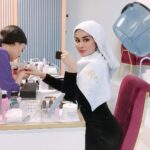 Marina Alobaidi Instagram - ... دللـــي نفسك 🌟 كوني أنثى بفخامة الإكتفاء ذاك الحب الفائض الذي يسكن قلبكِ وجهيه لمرآتكِ أولاً ،،🦋 وتسلّحي بالعلم والقوه فَـ انتي جيش نفسك الوحيد 👑 . . . . . #مارينا_العبيدي #luxury #luxurylifestyle #fashion #dubai #fashionstyle