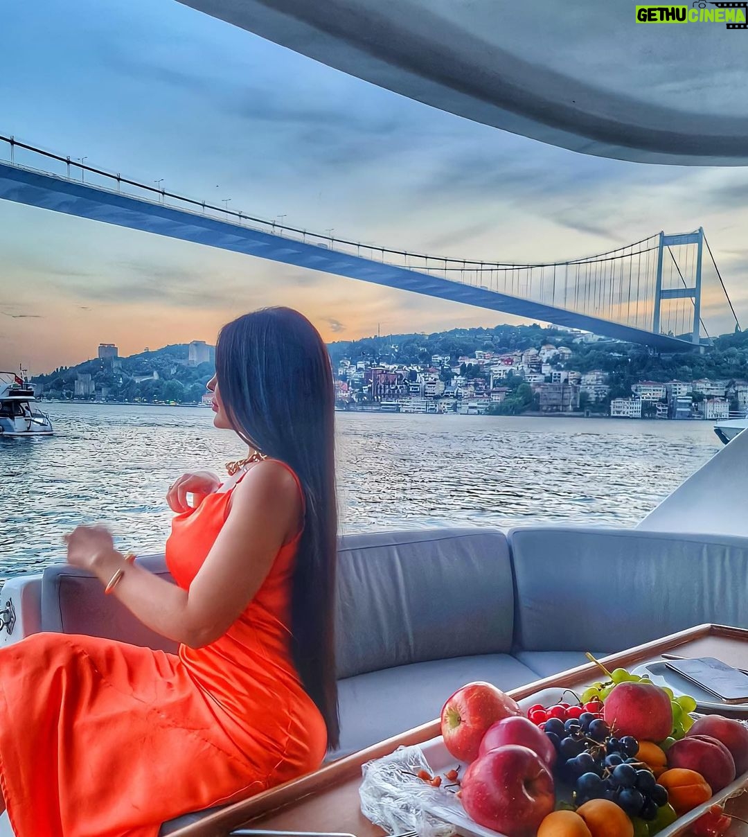 Marina Alobaidi Instagram - … أنــــ👑ـا الاسْتِثنَاء البَارد لكل قاعده جَهنميِّه … 🧡🔥☄️ . . . . #مارينا_العبيدي #luxury #luxurylife #fashionstyle #fashionblogger #luxurylifestyle #istanbul #orange