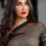 Marina Alobaidi Instagram - By 📸 : @saman_aljaaf . ... . كُنت سَـأتمنى لَك الأسوء ؛ لكنِّي لـم أجِد أسوأ من خَسارتِـــي ...👑 ✨ . . . . #مارينا_العبيدي #luxurylifestyle #luxury #black #dubai #jumeriah #explore #beauty
