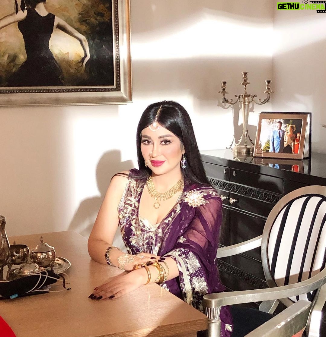 Marina Alobaidi Instagram - الشك ضروري ؛ فَـأغبى البشر من يثق ويعطي ايماناً كاملاً لأي شيئ ... . . سلام عليكم نفراات 💁🏻♀️ . . #مارينا_العبيدي #luxury #luxurylifestyle #fashion #fashionstyle #indianfashionblogger
