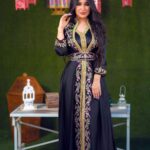 Marina Alobaidi Instagram - ‏Taken by : 📸 @saman_aljaaf . . توضأ بالمحبة قبل الماء 🧿🕊️ فإن الصلاة بقلب حاقد والصيام بلسان جاحد لا تجوز 🌙🖤🕋 . اطلالتي من @muhra_fashion . . . #مارينا_العبيدي #ramadan #luxurylifestyle #black #فنانيس #رمضان