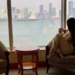 Marina Alobaidi Instagram - صباح الخير بتوقيتي 🐣 من الملل مااعرف وين اتصور بعد اشتاقيتلكم اني 💛 . . . #مارينا_العبيدي #luxury #luxurylifestyle #fashion #fashionista #dxb #dubai #versace