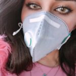 Marina Alobaidi Instagram - #خليكم_بالبيت 🏡 واذا كانت طلعتكم ضروريه جدا التزمو بلبس الكمامة اهم شي وممكن الكفوف اذا ما خايف على نفسك فكر بعائلتك واهلك ؛ رح تكون الناقل الاساسي للمرض 🦠 البلدان الكبيرة والحديثة والمتقدمة ما مسيطره عالوضع حتى نسيطر عليه احنا بمعداتنا البسيطه .. ولا تخجل من لبس الكمامه سلامتك اهم من كلشي 😷 . . ⚠️التعقيم النظافة ثم النظافة بكلشي ⚠️ . . الله يحمينا ويحميكم وما يضر احد يارب 🙏🏻♥️ . . #مارينا_العبيدي #corona #خليك_بالبيت