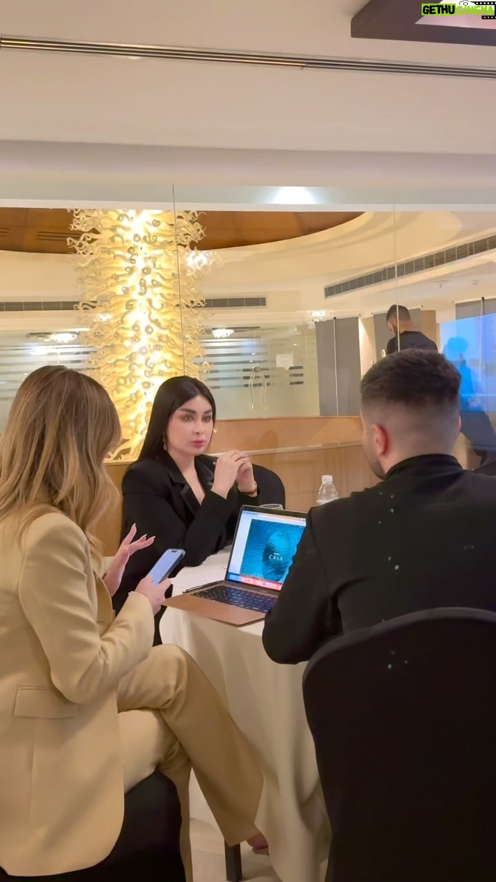 Marina Alobaidi Instagram - فرص الاستثمار الاقوى في دبي من بغداد 🐆 . . . #مارينا_العبيدي #missarabworld2021🇮🇶 #dubai #investment #burjkhalifa #luxury #luxurylifestyle