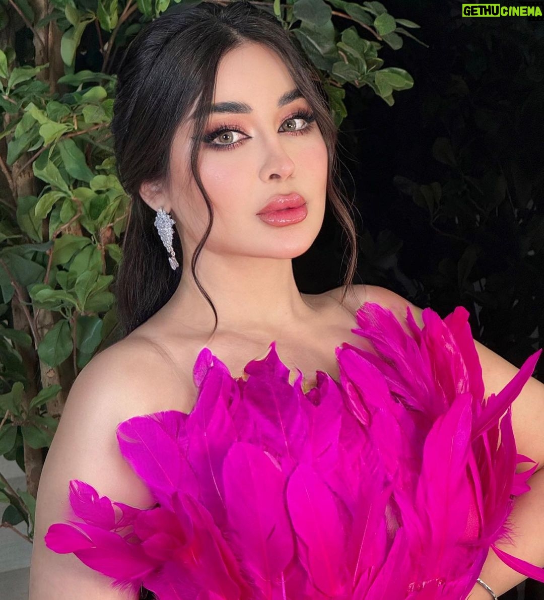 Marina Alobaidi Instagram - لــه المَرحَبا ولـه أبشر وله تــــــم ولبيه وله عيني اليمنى قبل عيني اليسرى … 💓 . . . . . #مارينا_العبيدي #missarabworld2021🇮🇶 #luxury #luxurylifestyle #fashion #fashionstyle #dubai #fyp #explorepage