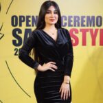 Marina Alobaidi Instagram - ... أنا فتاة على ذِمّة نَفسِي ؛ القليل لا يَكفينِي والكثِير لا يغرِيني ،،لا أقبَل بانتصار دونَ سَاحة حَرب ثابته امام أهدافي وشامخه بانتصارَاتي ولي في هذه الحياة نصيب ،، سأحيا بمساحة نصيبي كما أشاء واريد ....🖤 👑 . . . الفستان من 👗 @kashbash.iq . . #مارينا_العبيدي #luxury #luxurylifestyle #black #explore