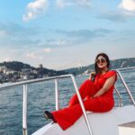 Marina Alobaidi Instagram - Red with love ♥️ . . . #مارينا_العبيدي #luxury #luxurylifestyle #fashion #dxb #explore #istanbul #sea Bosfor, Istanbul