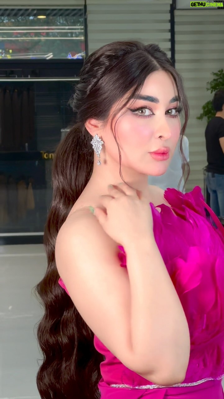 Marina Alobaidi Instagram - 💓🌸 . . @tonysawaya_baghdad @tonysawayasalon Hair akeeed by 💇🏻♀️: @manar.zaour . My outfit by 👗 @jouman.boutique . . الساك او (الجنطه) 👛 من: @tarachi_3 . . #مارينا_العبيدي #missarabworld2021🇮🇶 #luxury #luxurylifestyle #pink #fashion