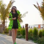Marina Alobaidi Instagram - ... لاا فائِدة من العُيــون إن كان العمــى في العَقل ... 😉 . . مسا الكيوي 🥝 . . #مارينا_العبيدي #luxurylifestyle #luxury #fashion #fashionista #dubai #jumeriahbeach #versace #dolcegabbanaً