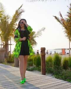 Marina Alobaidi Instagram - ... لاا فائِدة من العُيــون إن كان العمــى في العَقل ... 😉 . . مسا الكيوي 🥝 . . #مارينا_العبيدي #luxurylifestyle #luxury #fashion #fashionista #dubai #jumeriahbeach #versace #dolcegabbanaً