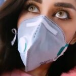 Marina Alobaidi Instagram - #خليكم_بالبيت 🏡 واذا كانت طلعتكم ضروريه جدا التزمو بلبس الكمامة اهم شي وممكن الكفوف اذا ما خايف على نفسك فكر بعائلتك واهلك ؛ رح تكون الناقل الاساسي للمرض 🦠 البلدان الكبيرة والحديثة والمتقدمة ما مسيطره عالوضع حتى نسيطر عليه احنا بمعداتنا البسيطه .. ولا تخجل من لبس الكمامه سلامتك اهم من كلشي 😷 . . ⚠️التعقيم النظافة ثم النظافة بكلشي ⚠️ . . الله يحمينا ويحميكم وما يضر احد يارب 🙏🏻♥️ . . #مارينا_العبيدي #corona #خليك_بالبيت