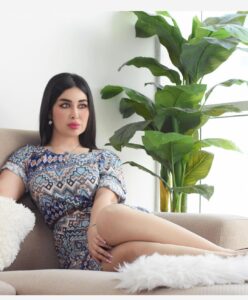 Marina Alobaidi Instagram - أنَـا لَست مثلهم ،،، أنـا ألعَـــــن ... 🤫 . . . By @ola_shemari #مارينا_العبيدي #luxury #luxurylifestyle #fashion #fashionista #explore #dxb #dubai Dubai, United Arab Emirates