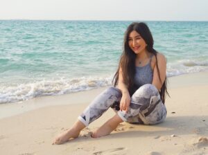 Marina Alobaidi Instagram - انت حبيب ضحكاتي ..🤍
.
.
.
By📸: @retta.a 
#مارينا_العبيدي
#luxurylifestyle #luxury #dxb #dubai#explore #beach