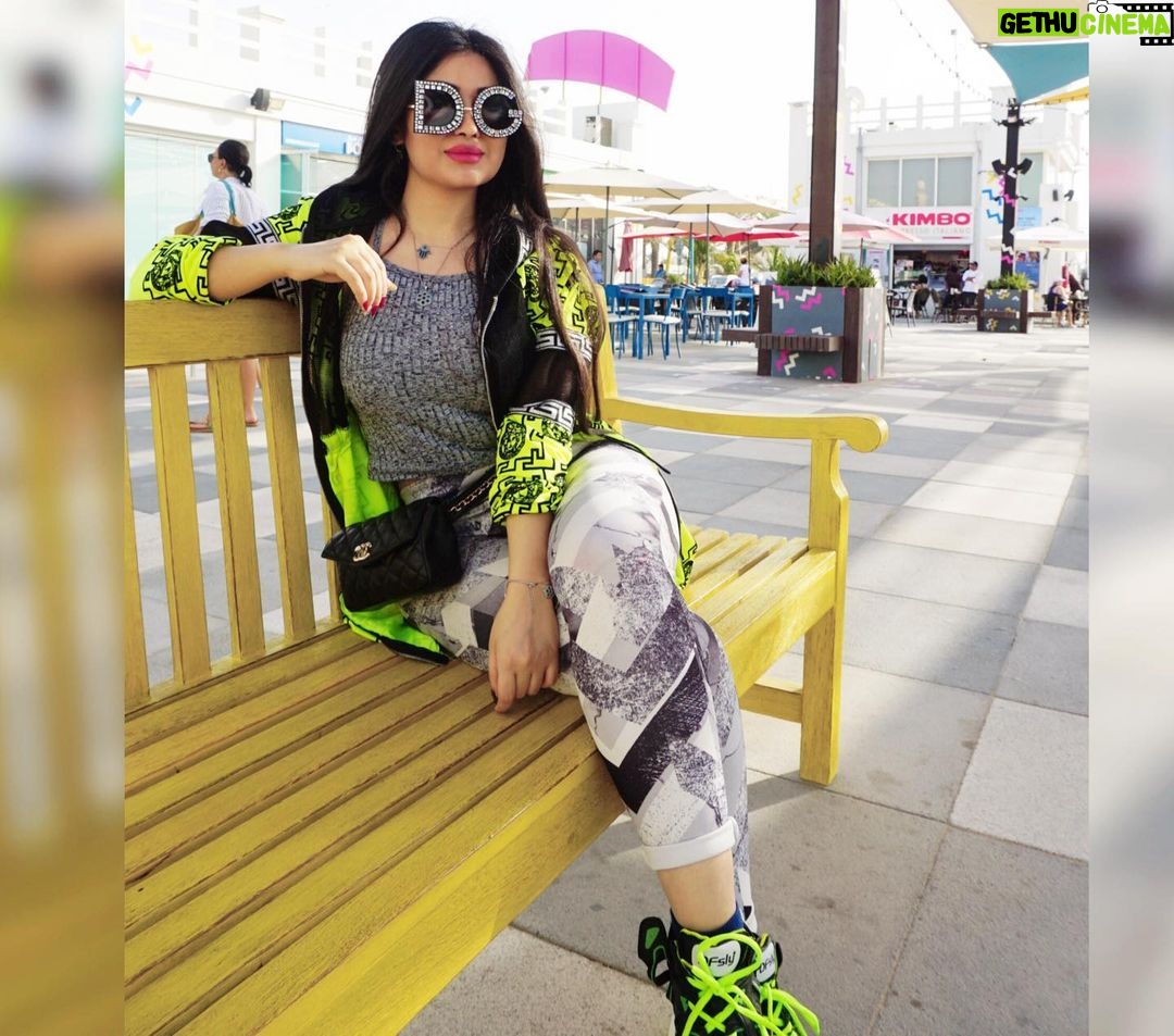 Marina Alobaidi Instagram - ... اينما وضعني الله ؛ أُزْهِر ... . . . . مسا الكيوي ياقوووم 🥝 . . @vincci.iq By 📸 : @retta.a 💚 #مارينا_العبيدي #luxurylifestyle #luxury #fashion #fashionista #dxb #jumeriahbeach