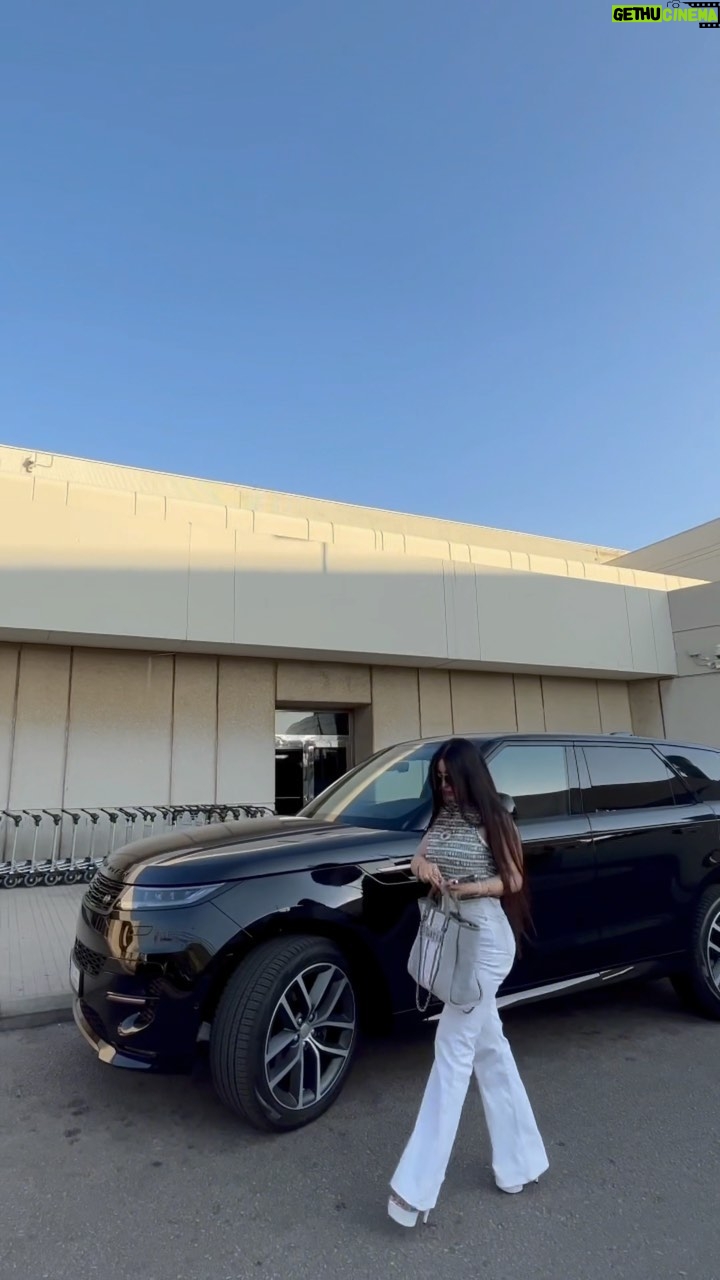 Marina Alobaidi Instagram - 🐆👑✨ . . #مارينا_العبيدي #missarabworld2021🇮🇶 #luxurylifestyle #luxury #flight #explorepage #beirut #dubai