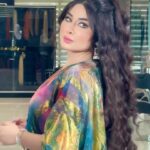Marina Alobaidi Instagram - 🦋 . . معليكم بالميكب اني لابخته واني افشل شخص يحط ميكب 🤫 Hair by : @manar.zaour 💇🏻‍♀️ البشت الجميل من @mohrafashion.zy 💙 . . #مارينا_العبيدي #missarabworld2021🇮🇶 #dubai #fashionstyle #style #ramadan #fyp #explore #iraq #hairfashion