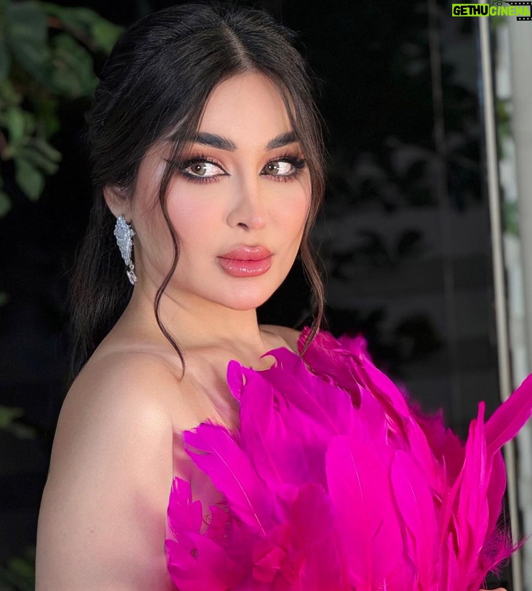 Marina Alobaidi Instagram - لــه المَرحَبا ولـه أبشر وله تــــــم ولبيه وله عيني اليمنى قبل عيني اليسرى … 💓 . . . . . #مارينا_العبيدي #missarabworld2021🇮🇶 #luxury #luxurylifestyle #fashion #fashionstyle #dubai #fyp #explorepage