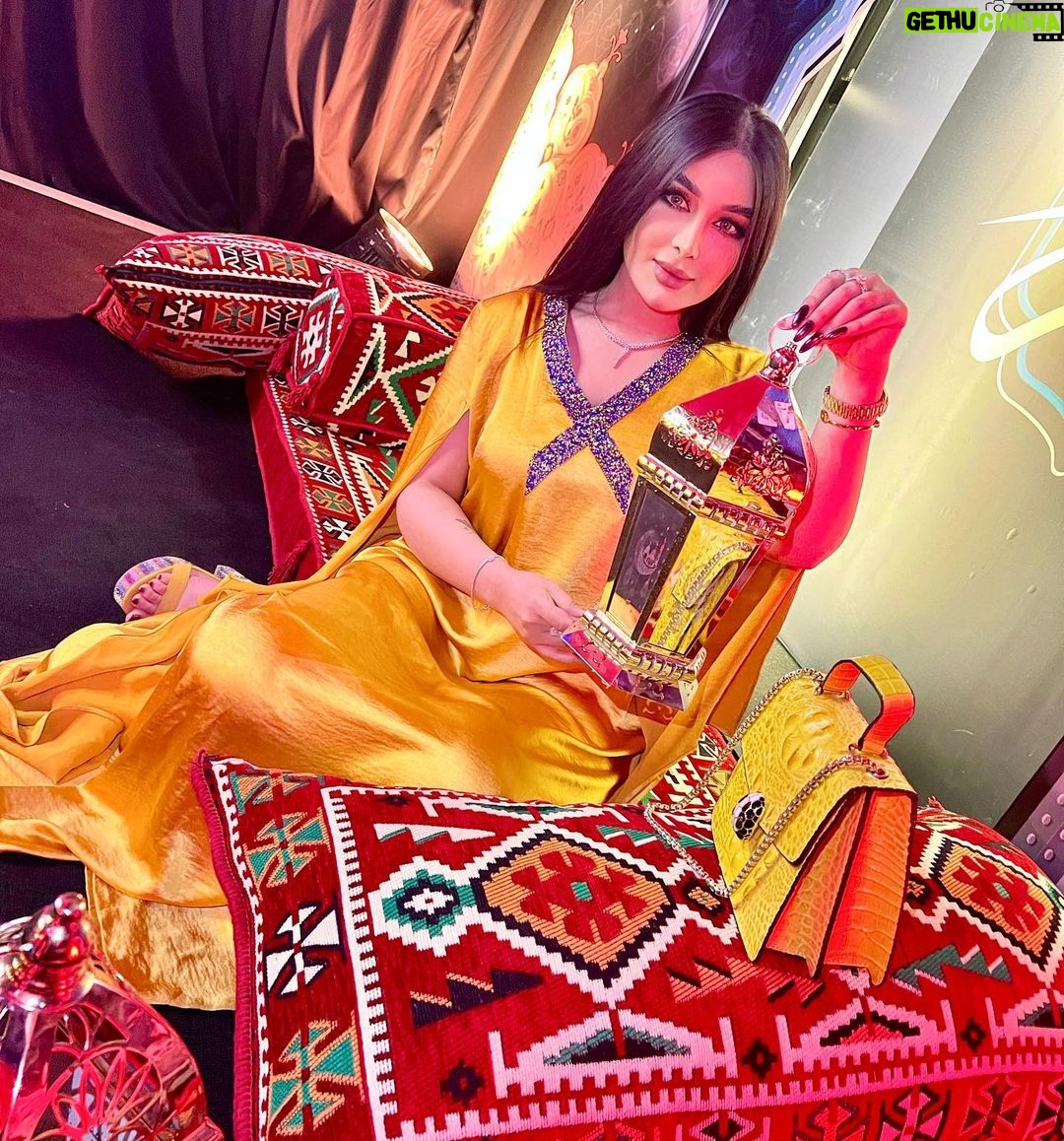Marina Alobaidi Instagram - مساكم ورد حبايبي 💛 . . . #مارينا_العبيدي #ملكة_جمال_العرب #missarabworld2021🇮🇶 #luxury #ramadan #explorepage #رمضان