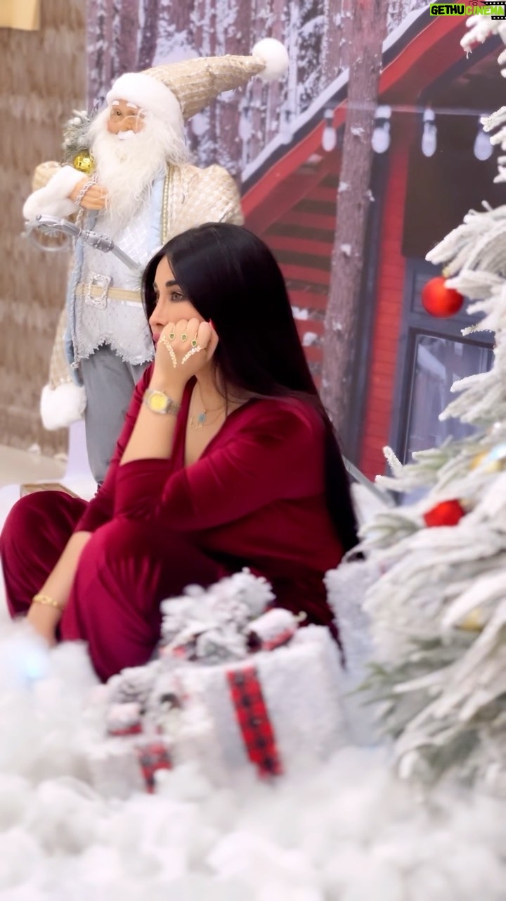 Marina Alobaidi Instagram - Merry Christmas everybody ๐๐ โฅ๏ธ . . By ๐ฅ : ุงุณุชูุฏูู ฺคูููุณูุง @venezia__studio ุดูุฑุงู ุนุงูุฑููู ุงููุทูู . #ู
ุงุฑููุง_ุงูุนุจูุฏู #ู
ููุฉ_ุฌู
ุงู_ุงูุนุฑุจ #missarabworld2021๐ฎ๐ถ #christmas #happynewyear