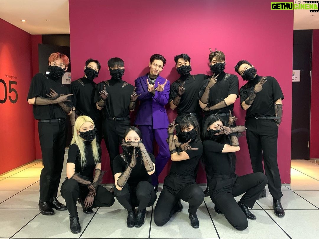 Max Changmin Instagram - 감사합니다~~ 단체사진이 이것밖에 없어 아쉽지만😈 #DEVIL #FEVER