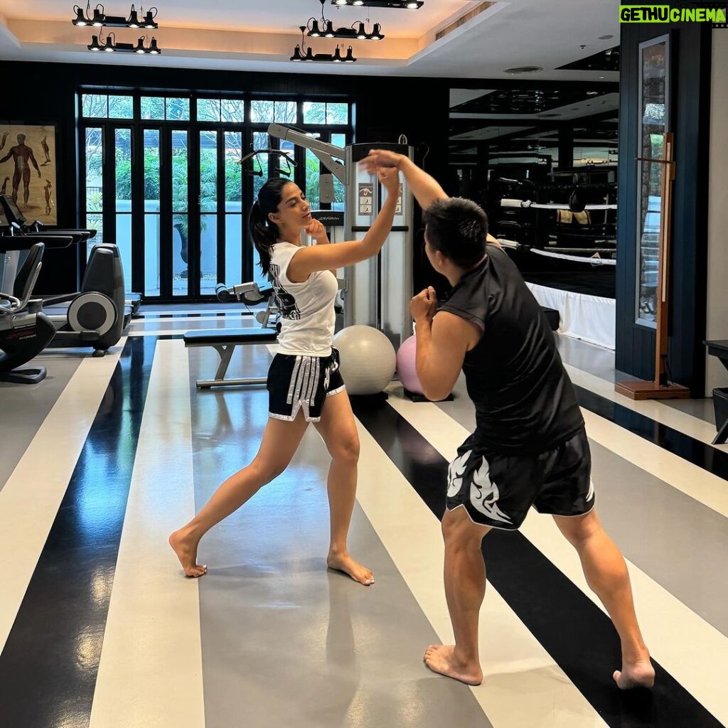 Meenakshi Chaudhary Instagram - The highlight of the trip is definitely going to be learning Muay Thai boxing . I’ve always wanted to try it and might I say MAN!it was something ! Had so much fun learning it 🤓🥰 Grateful to @thesiamhotel for giving this opportunity . Also followed by other touristy activities with the fam 🥰 @pickyourtrail #hasslefreeholidays with #pickyourtrail at #thesiam The Siam
