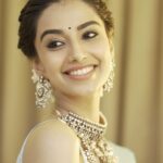 Meenakshi Chaudhary Instagram - Ringing in 2024 with lots of smiles , sparkles and positivity!✨✨✨ Happy new year fam🥰🫶🏽🫶🏽🫶🏽 Clicked by- @srikrishna_photography9 Jewellery- @amyrasilver Saree makeover -@_h_d_beauty_parlour_ Make up - @chadarasapallivamsikrishna Hair - @chinnisrinu_stylist
